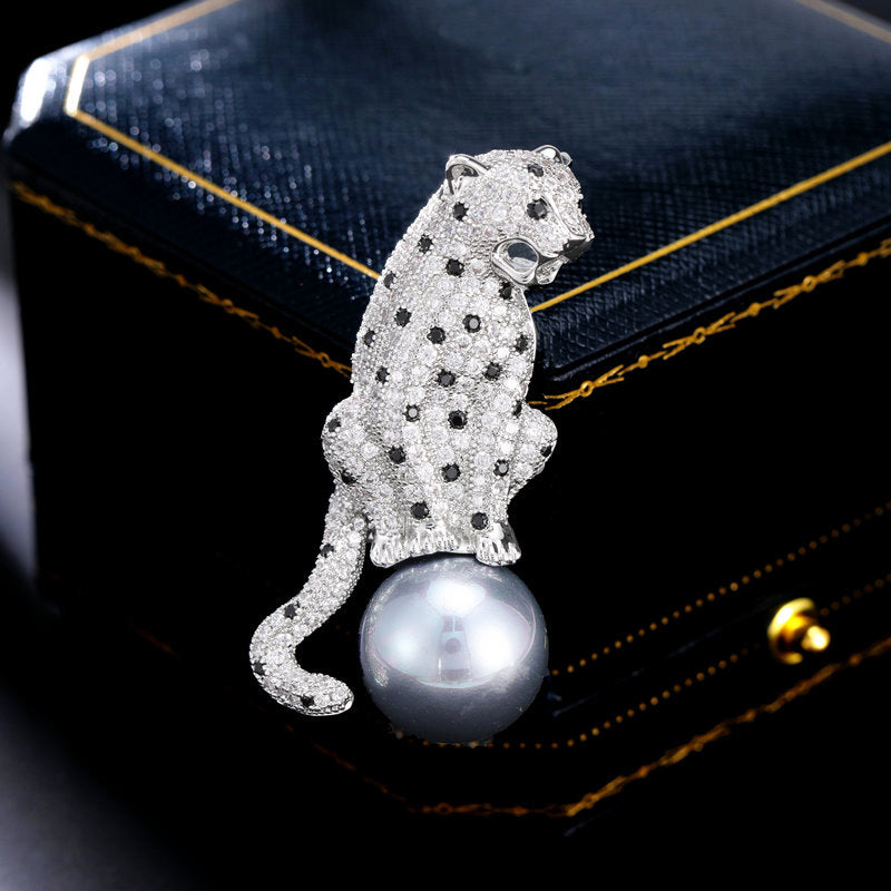 2025 New  brooch inlaid with zircon pearl brooch pin female domineering personality unisex suit accessories