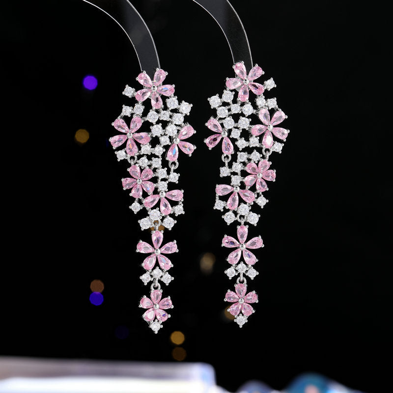 2025 Light luxury fashion banquet dress with earrings, blooming flowers, luxurious atmosphere, zircon flowers, high-end earrings