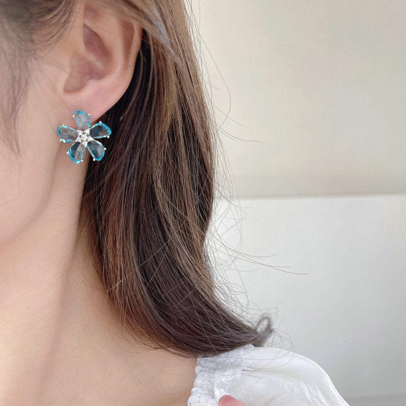 2025 Super fairy temperament girl heart fresh earrings trendy niche design earrings s925 silver needle colored crystal flower stud earrings