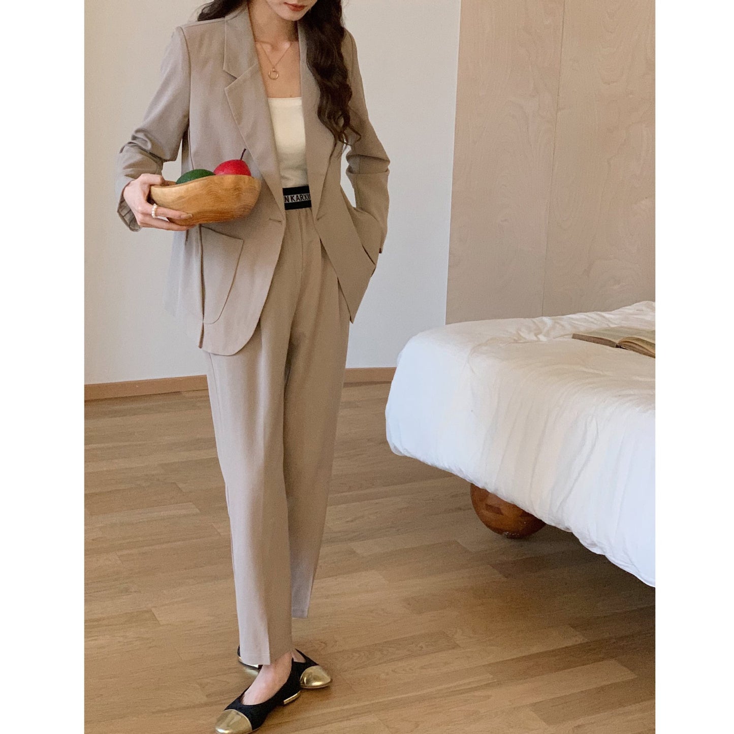 Suit suit women's 2025 spring and autumn new casual temperament professional small suit jacket elastic waist trousers two-piece set