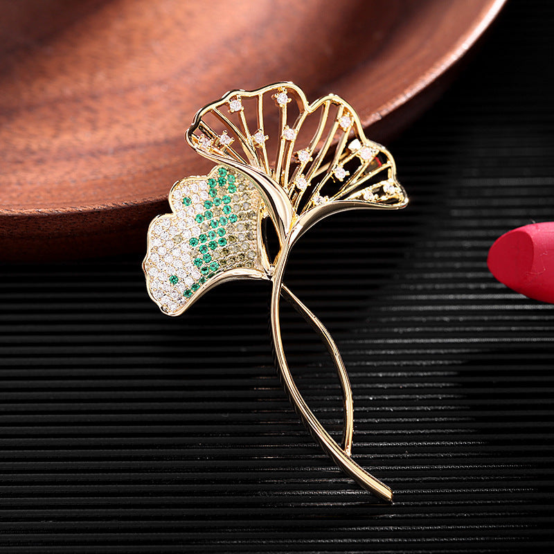 2025 Designer Suit Pin Dress Coat Accessories Creative Corsage Zircon Ginkgo Biloba Brooch Women