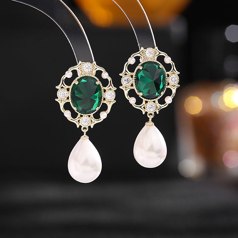 2025 Elegant temperament retro court style earrings wholesale light luxury fashion modified face earrings women's water drop pearl earrings