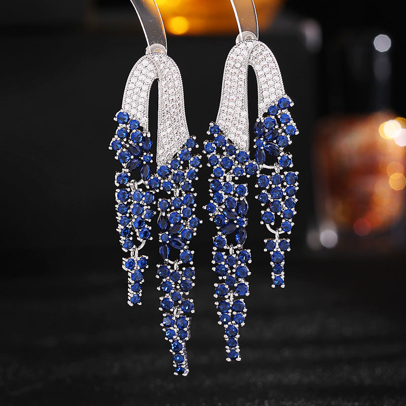 2025 2025 retro palace clothes exaggerated atmosphere ear jewelry  elegant temperament dinner dress with long earrings