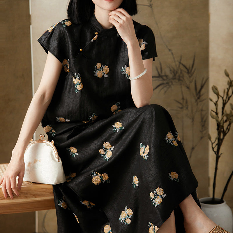 2025 All silk hydrangea embroidery, fragrant cloud yarn dress mulberry, silk skirt medium and long small black dress women's clothing summer